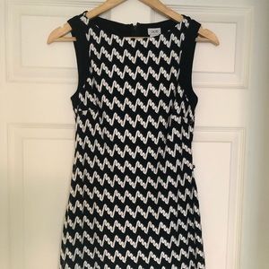 Black and white Cache mid length dress!